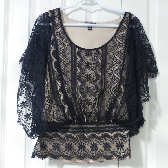 LE CHATEAU black lace flutter sleeve top - Picture 1 of 8